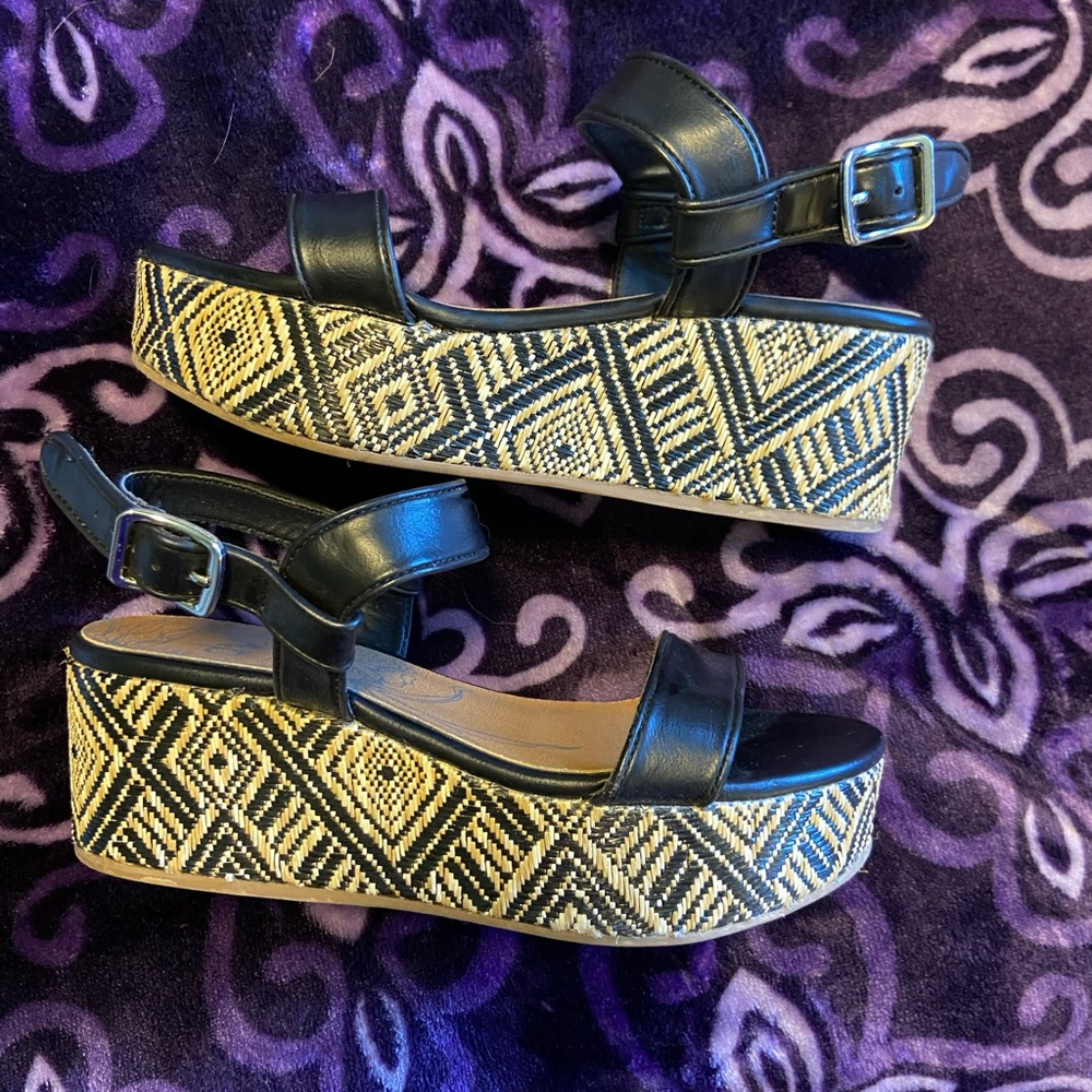black and wicker chevron platform sandals!
